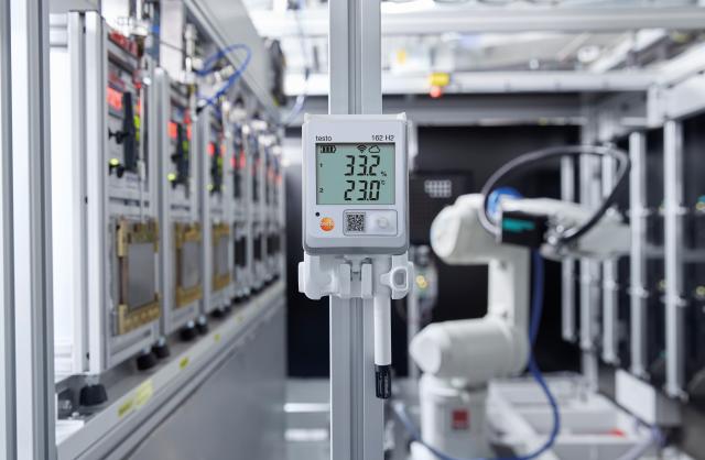 Testo 162 H2 datalogger with display and 2 inputs